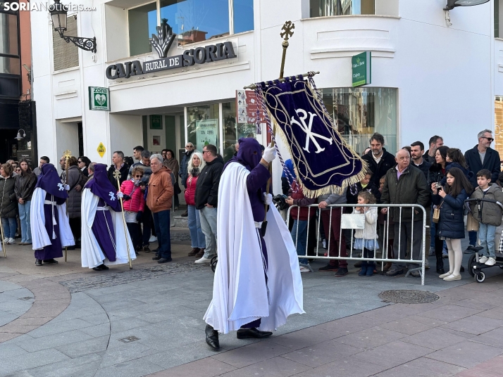GALER&Iacute;A | Cientos de fieles acompa&ntilde;an a Jes&uacute;s en sus &uacute;ltimas palabras en la Cruz