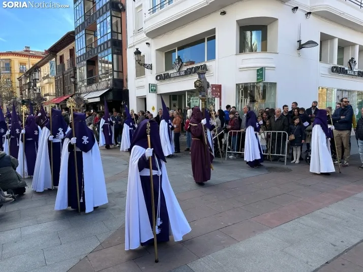 GALER&Iacute;A | Cientos de fieles acompa&ntilde;an a Jes&uacute;s en sus &uacute;ltimas palabras en la Cruz