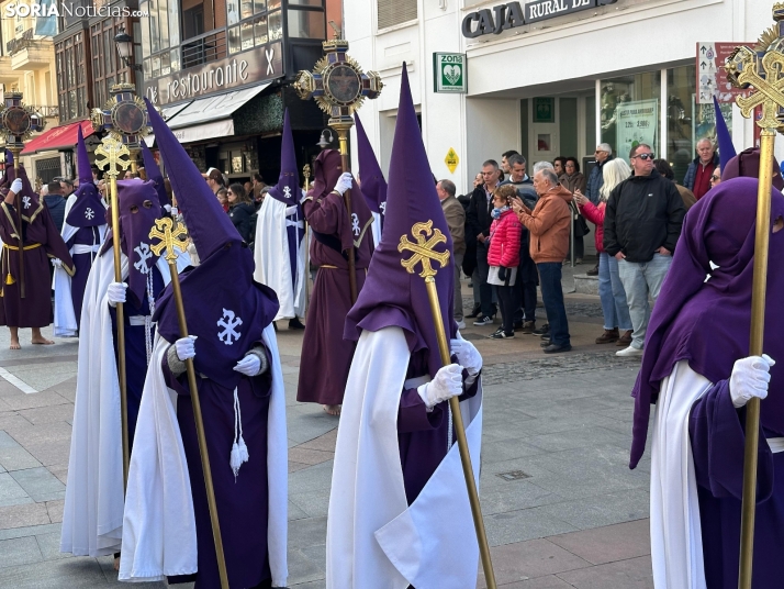 GALER&Iacute;A | Cientos de fieles acompa&ntilde;an a Jes&uacute;s en sus &uacute;ltimas palabras en la Cruz