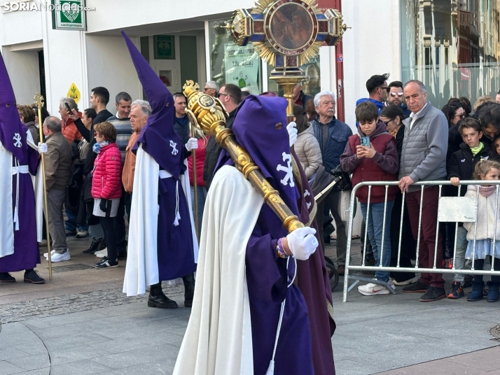 GALER&Iacute;A | Cientos de fieles acompa&ntilde;an a Jes&uacute;s en sus &uacute;ltimas palabras en la Cruz