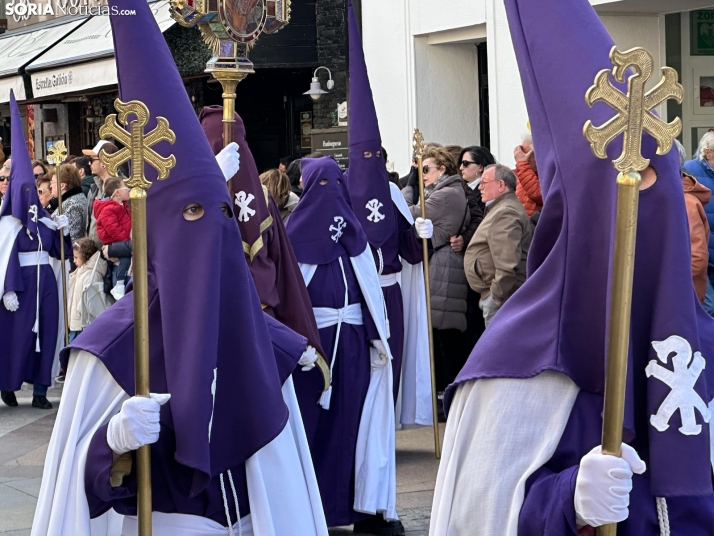 GALER&Iacute;A | Cientos de fieles acompa&ntilde;an a Jes&uacute;s en sus &uacute;ltimas palabras en la Cruz