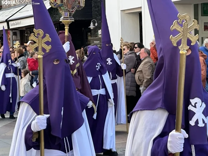 GALER&Iacute;A | Cientos de fieles acompa&ntilde;an a Jes&uacute;s en sus &uacute;ltimas palabras en la Cruz
