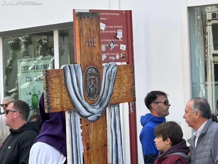 GALER&Iacute;A | Cientos de fieles acompa&ntilde;an a Jes&uacute;s en sus &uacute;ltimas palabras en la Cruz
