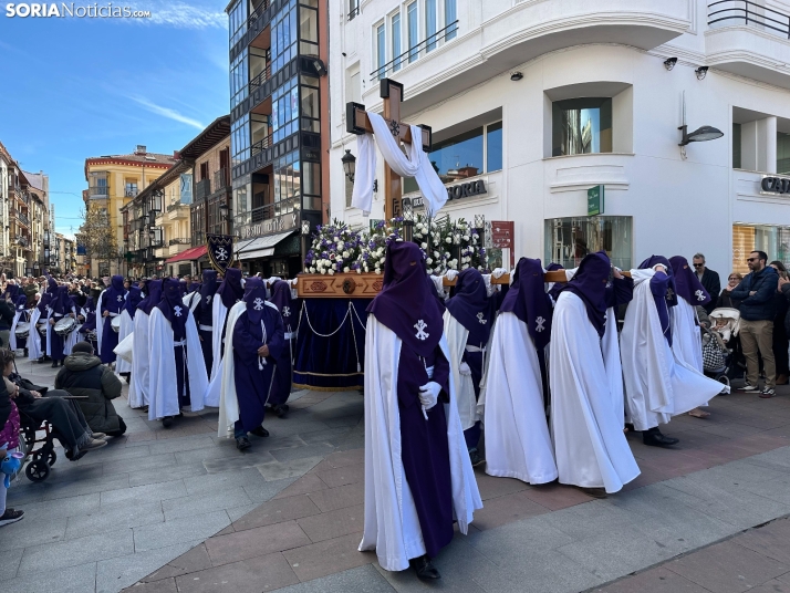 GALER&Iacute;A | Cientos de fieles acompa&ntilde;an a Jes&uacute;s en sus &uacute;ltimas palabras en la Cruz