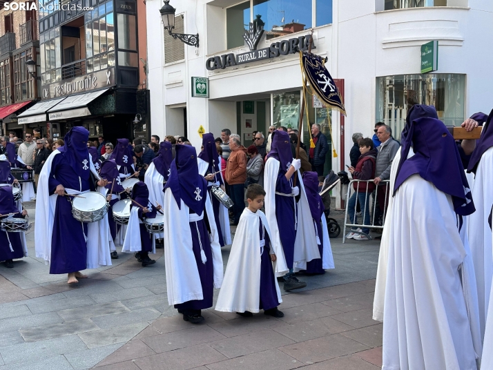 GALER&Iacute;A | Cientos de fieles acompa&ntilde;an a Jes&uacute;s en sus &uacute;ltimas palabras en la Cruz