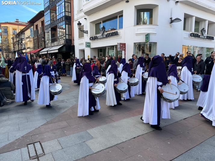 GALER&Iacute;A | Cientos de fieles acompa&ntilde;an a Jes&uacute;s en sus &uacute;ltimas palabras en la Cruz