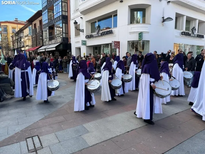 GALER&Iacute;A | Cientos de fieles acompa&ntilde;an a Jes&uacute;s en sus &uacute;ltimas palabras en la Cruz