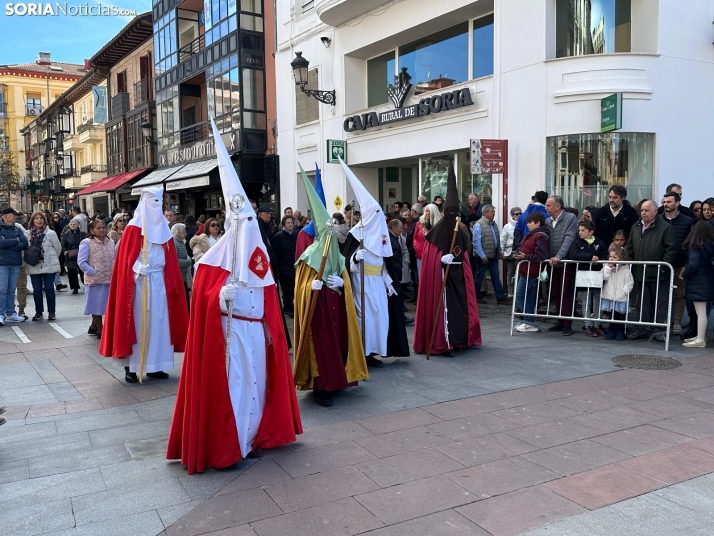 GALER&Iacute;A | Cientos de fieles acompa&ntilde;an a Jes&uacute;s en sus &uacute;ltimas palabras en la Cruz