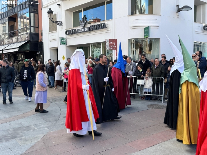 GALER&Iacute;A | Cientos de fieles acompa&ntilde;an a Jes&uacute;s en sus &uacute;ltimas palabras en la Cruz