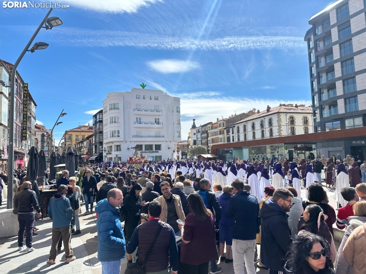 GALER&Iacute;A | Cientos de fieles acompa&ntilde;an a Jes&uacute;s en sus &uacute;ltimas palabras en la Cruz