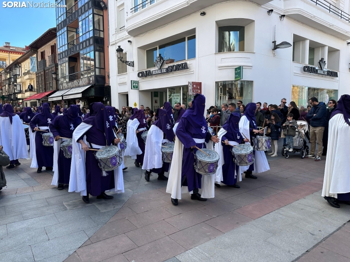 GALER&Iacute;A | Cientos de fieles acompa&ntilde;an a Jes&uacute;s en sus &uacute;ltimas palabras en la Cruz