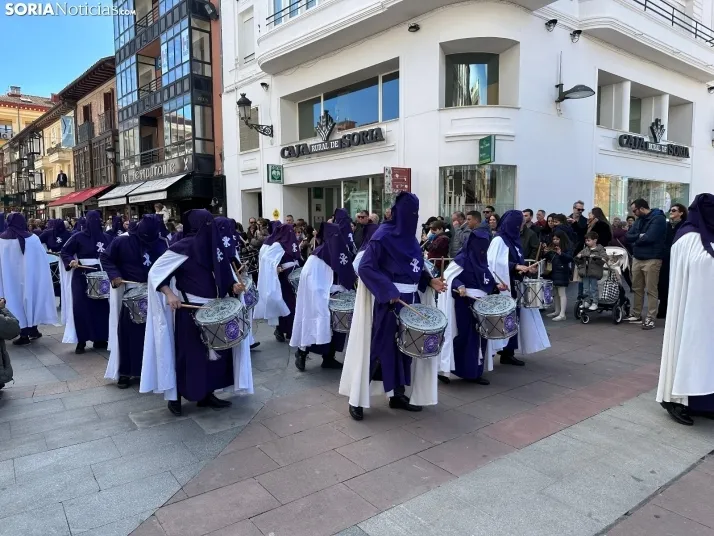 GALER&Iacute;A | Cientos de fieles acompa&ntilde;an a Jes&uacute;s en sus &uacute;ltimas palabras en la Cruz