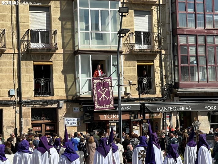 GALER&Iacute;A | Cientos de fieles acompa&ntilde;an a Jes&uacute;s en sus &uacute;ltimas palabras en la Cruz