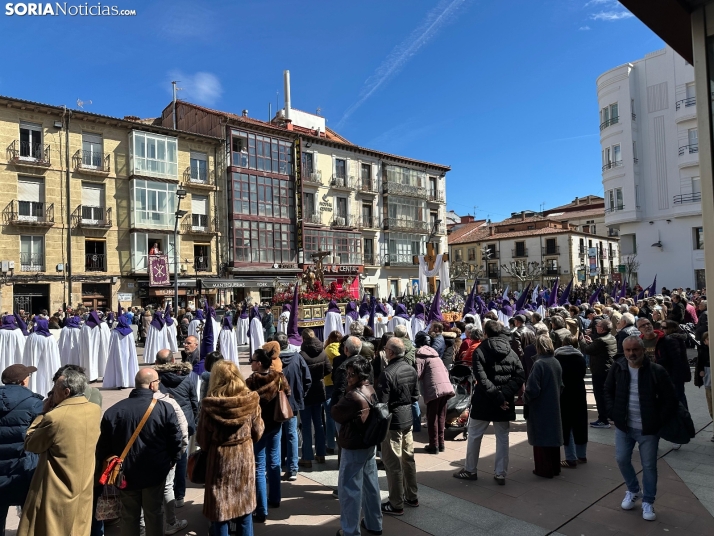 GALER&Iacute;A | Cientos de fieles acompa&ntilde;an a Jes&uacute;s en sus &uacute;ltimas palabras en la Cruz