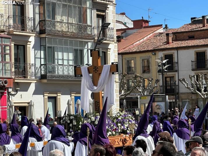 GALER&Iacute;A | Cientos de fieles acompa&ntilde;an a Jes&uacute;s en sus &uacute;ltimas palabras en la Cruz