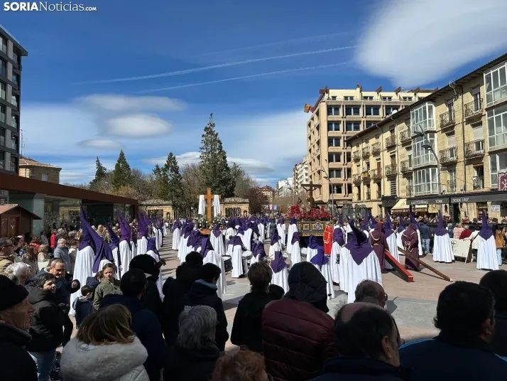 GALER&Iacute;A | Cientos de fieles acompa&ntilde;an a Jes&uacute;s en sus &uacute;ltimas palabras en la Cruz