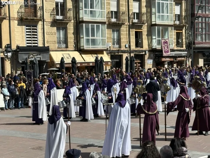 GALER&Iacute;A | Cientos de fieles acompa&ntilde;an a Jes&uacute;s en sus &uacute;ltimas palabras en la Cruz