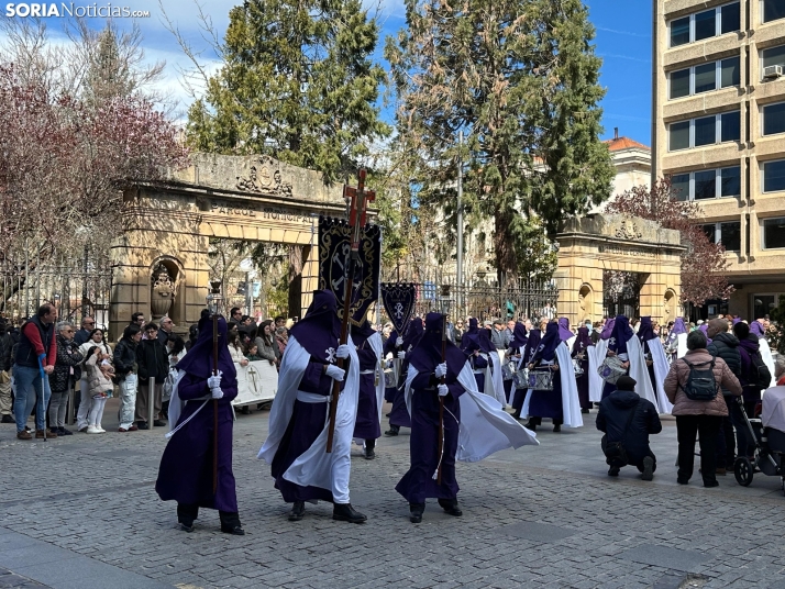 GALER&Iacute;A | Cientos de fieles acompa&ntilde;an a Jes&uacute;s en sus &uacute;ltimas palabras en la Cruz
