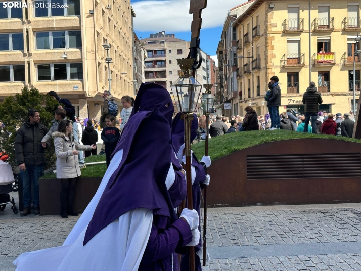GALER&Iacute;A | Cientos de fieles acompa&ntilde;an a Jes&uacute;s en sus &uacute;ltimas palabras en la Cruz