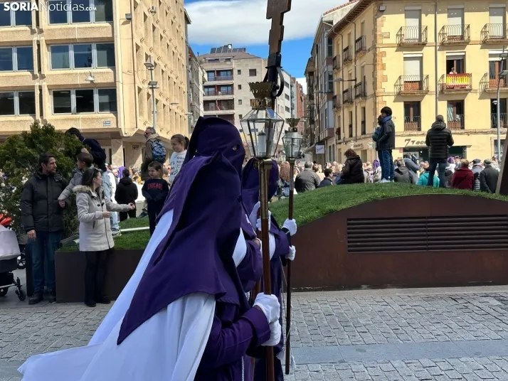 GALER&Iacute;A | Cientos de fieles acompa&ntilde;an a Jes&uacute;s en sus &uacute;ltimas palabras en la Cruz