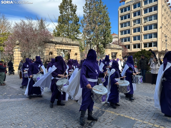GALER&Iacute;A | Cientos de fieles acompa&ntilde;an a Jes&uacute;s en sus &uacute;ltimas palabras en la Cruz