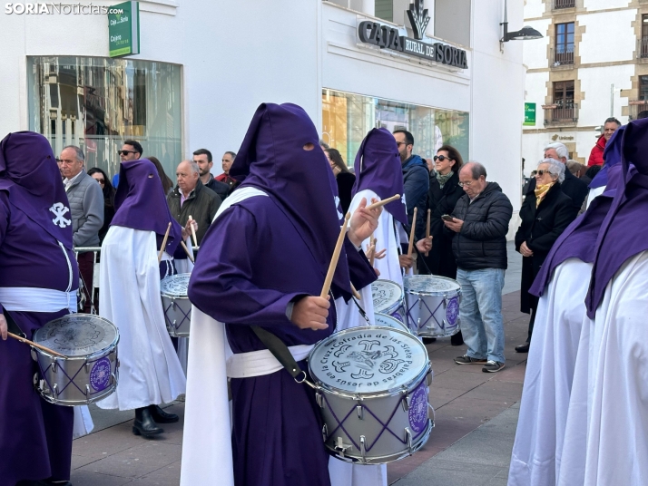 GALER&Iacute;A | Cientos de fieles acompa&ntilde;an a Jes&uacute;s en sus &uacute;ltimas palabras en la Cruz
