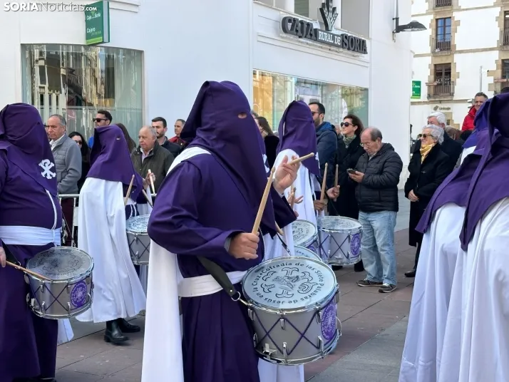 GALER&Iacute;A | Cientos de fieles acompa&ntilde;an a Jes&uacute;s en sus &uacute;ltimas palabras en la Cruz