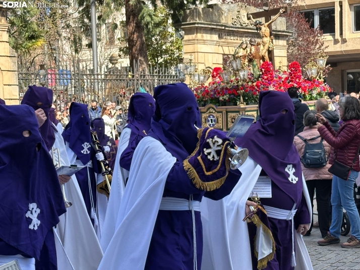 GALER&Iacute;A | Cientos de fieles acompa&ntilde;an a Jes&uacute;s en sus &uacute;ltimas palabras en la Cruz