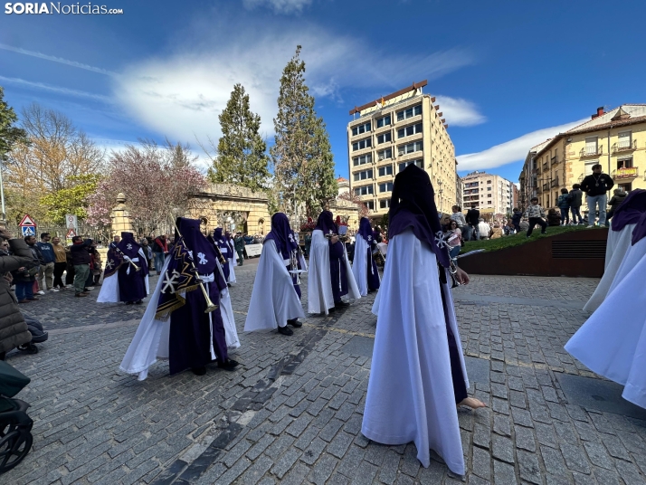 GALER&Iacute;A | Cientos de fieles acompa&ntilde;an a Jes&uacute;s en sus &uacute;ltimas palabras en la Cruz