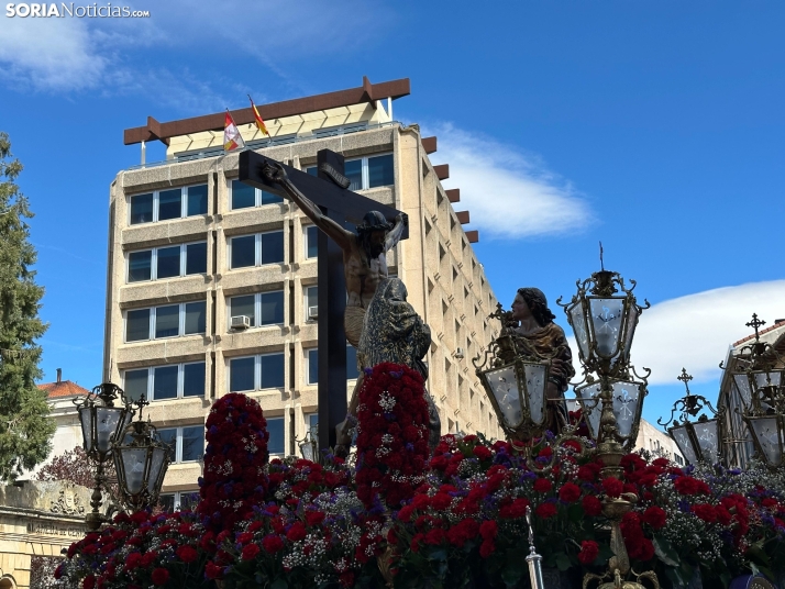 GALER&Iacute;A | Cientos de fieles acompa&ntilde;an a Jes&uacute;s en sus &uacute;ltimas palabras en la Cruz