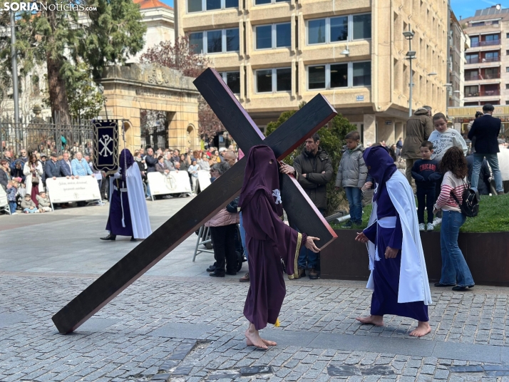 GALER&Iacute;A | Cientos de fieles acompa&ntilde;an a Jes&uacute;s en sus &uacute;ltimas palabras en la Cruz