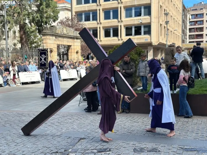 GALER&Iacute;A | Cientos de fieles acompa&ntilde;an a Jes&uacute;s en sus &uacute;ltimas palabras en la Cruz