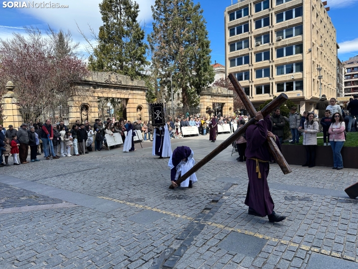 GALER&Iacute;A | Cientos de fieles acompa&ntilde;an a Jes&uacute;s en sus &uacute;ltimas palabras en la Cruz