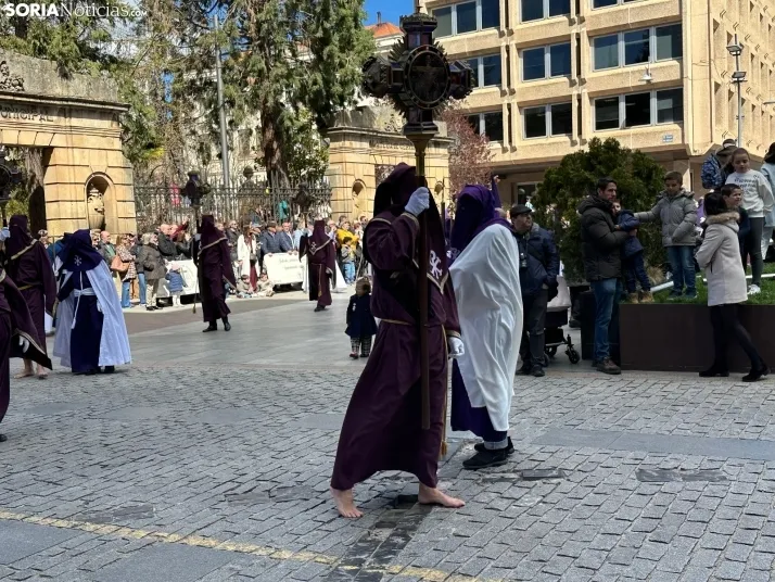 GALER&Iacute;A | Cientos de fieles acompa&ntilde;an a Jes&uacute;s en sus &uacute;ltimas palabras en la Cruz