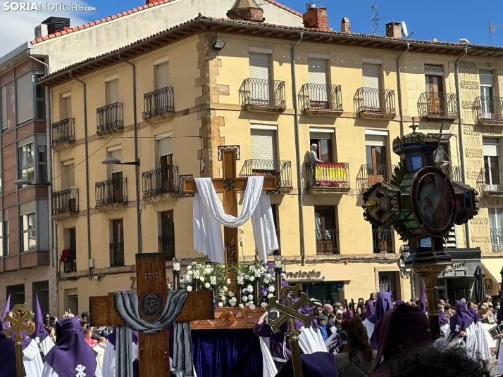 GALER&Iacute;A | Cientos de fieles acompa&ntilde;an a Jes&uacute;s en sus &uacute;ltimas palabras en la Cruz
