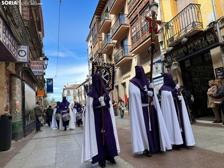 GALER&Iacute;A | Cientos de fieles acompa&ntilde;an a Jes&uacute;s en sus &uacute;ltimas palabras en la Cruz