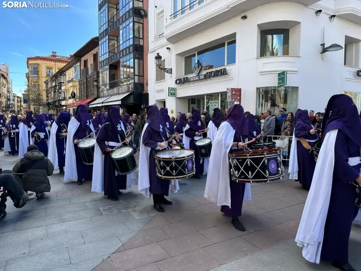 GALER&Iacute;A | Cientos de fieles acompa&ntilde;an a Jes&uacute;s en sus &uacute;ltimas palabras en la Cruz