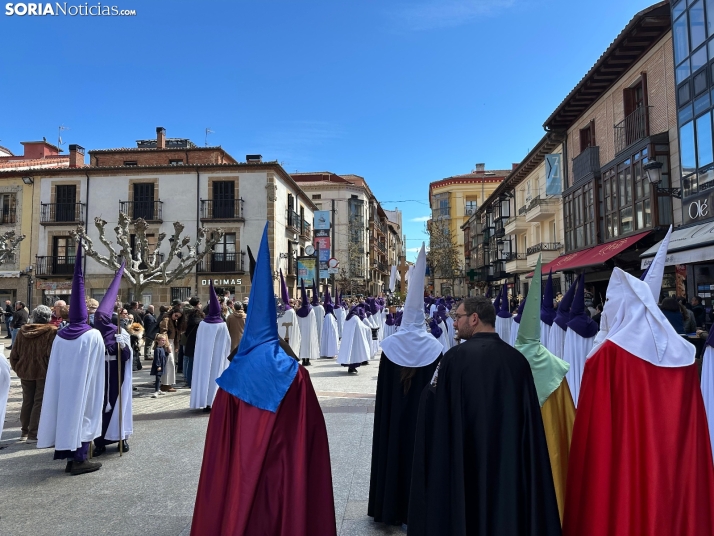 GALER&Iacute;A | Cientos de fieles acompa&ntilde;an a Jes&uacute;s en sus &uacute;ltimas palabras en la Cruz
