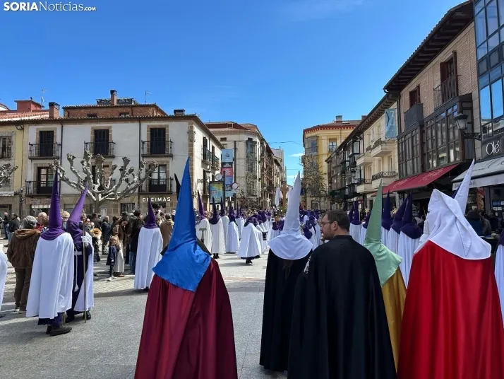 GALER&Iacute;A | Cientos de fieles acompa&ntilde;an a Jes&uacute;s en sus &uacute;ltimas palabras en la Cruz