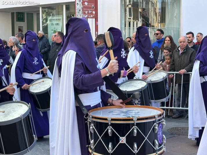 GALER&Iacute;A | Cientos de fieles acompa&ntilde;an a Jes&uacute;s en sus &uacute;ltimas palabras en la Cruz