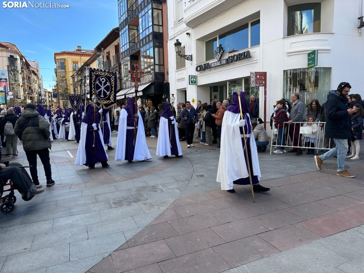 GALER&Iacute;A | Cientos de fieles acompa&ntilde;an a Jes&uacute;s en sus &uacute;ltimas palabras en la Cruz