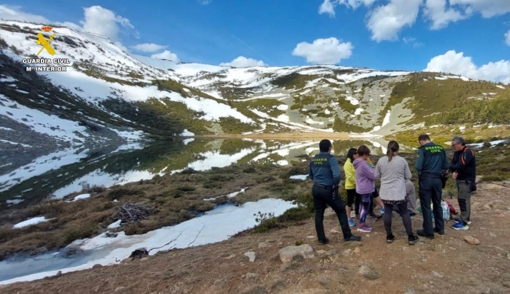 Auxilian a una mujer de 80 años en la Laguna Cebollera
