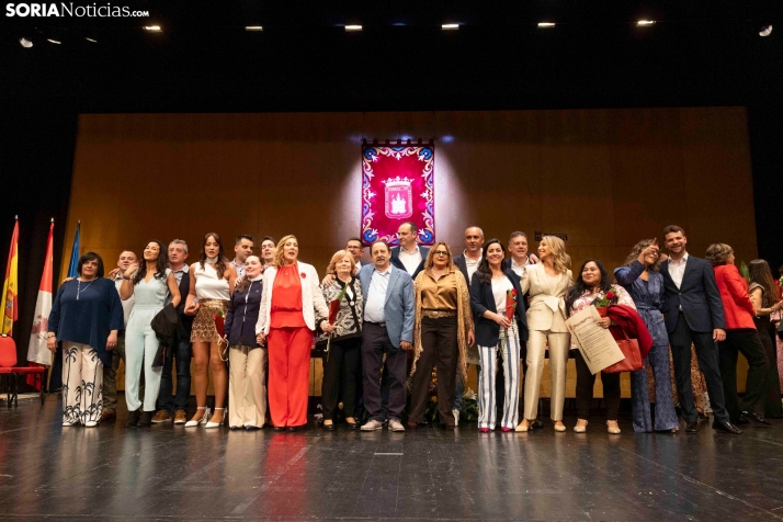 Elegancia y amplias sonrisas entre los 24 jurados antes del Nombramiento 2026