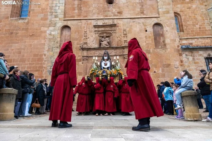 Procesión del Santo Entierro./ Viksar Fotografía