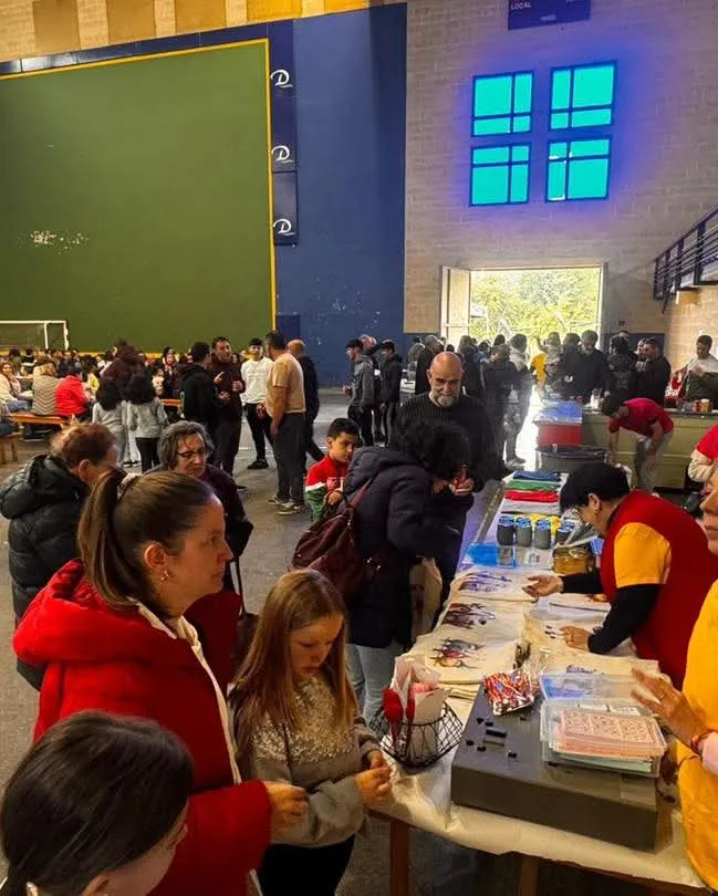 Foto 8 - La lluvia no frena la solidaridad en Vinuesa, que recauda 4.000 euros en su IV parrillada