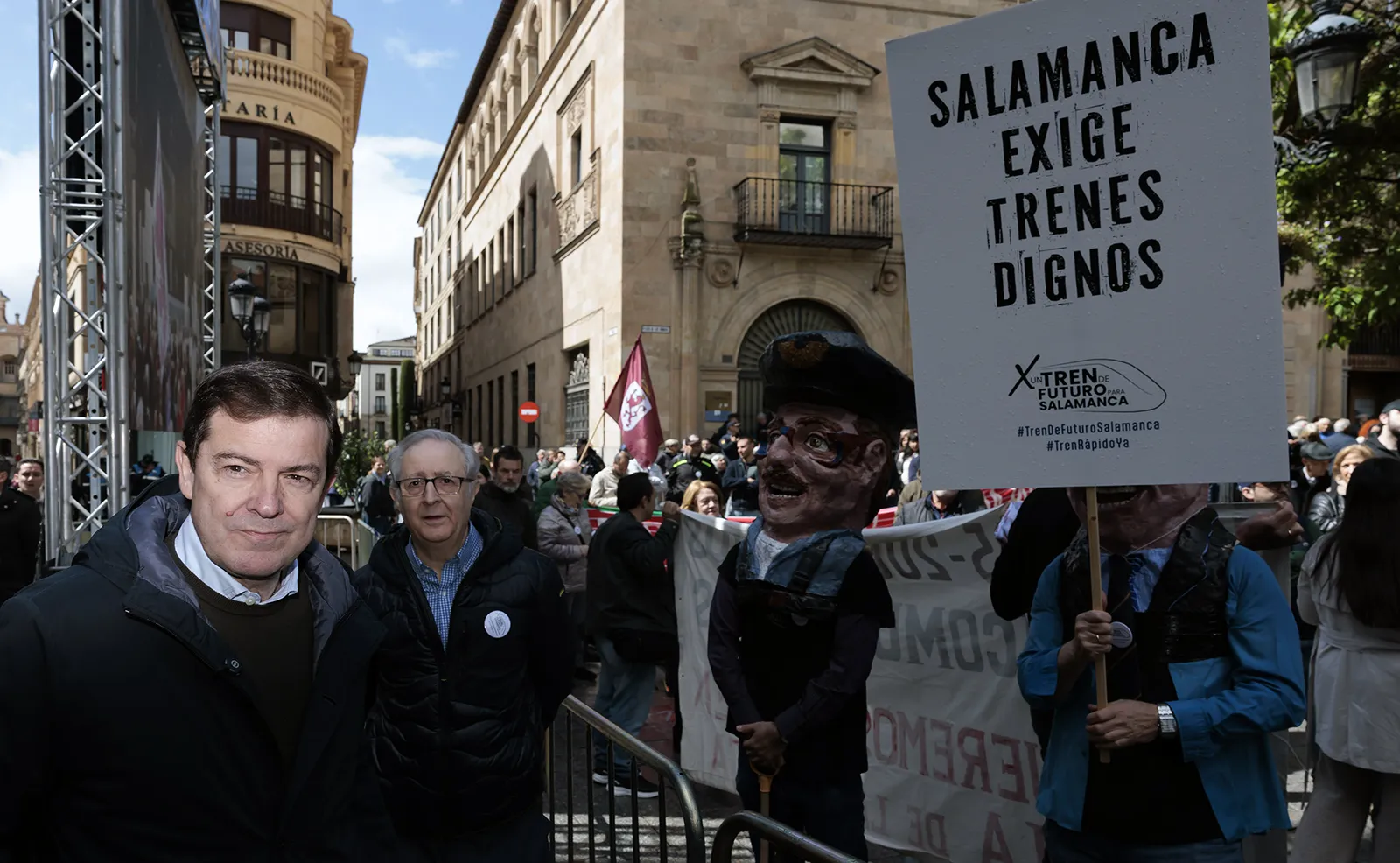 El presidente de la Junta participa en la concentración Por un tren de futuro para Salamanca