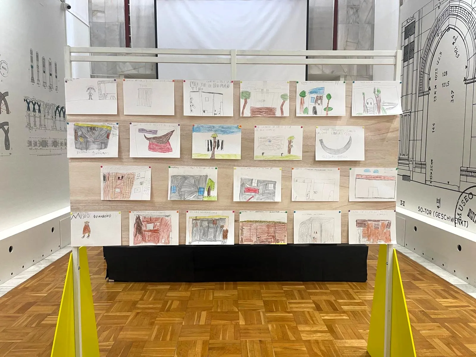 Algunos de los 189 dibujos expuestos en el museo Numantino. | SN