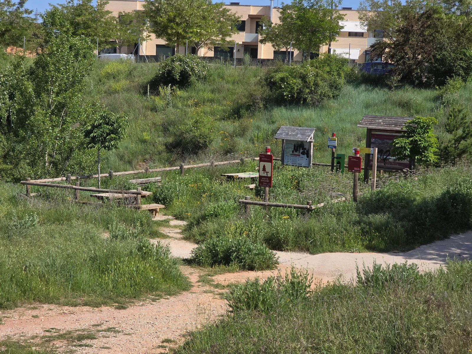 Foto 2 - Vecinos de Soria advierten sobre el abandono de la V&iacute;a Verde y el riesgo de proliferaci&oacute;n de garrapatas
