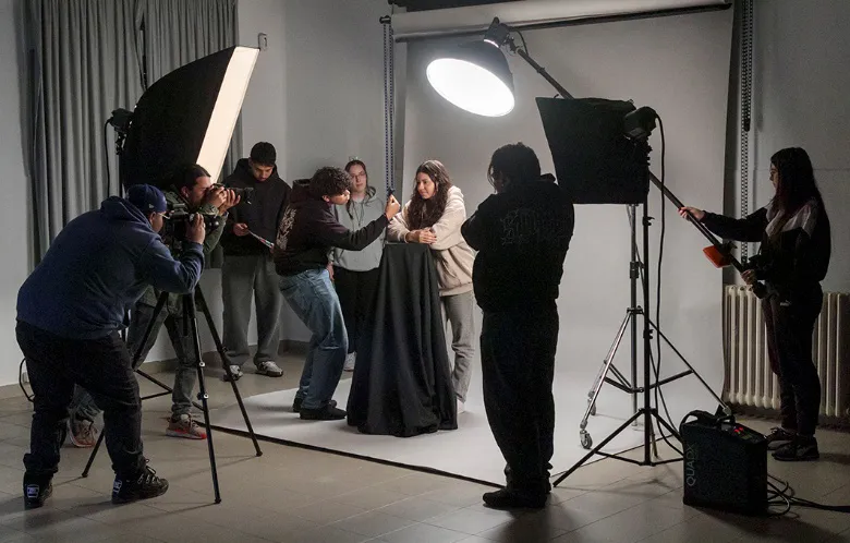 La Escuela de Arte de Soria saca sus estudios a la calle con la iniciativa El fotobollo