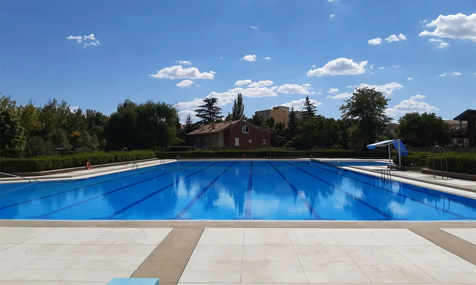 Almazán licita la mejora de los vestuarios de sus piscinas por 150.000 euros